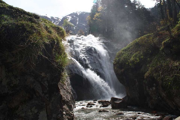 Rahala Falls Most Amazing waterfalls in Himachal Pradesh