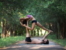 Best Acro Yoga Asanas and It’s Benefits