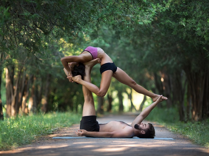 Acro Yoga Asanas And Benefits for beginners