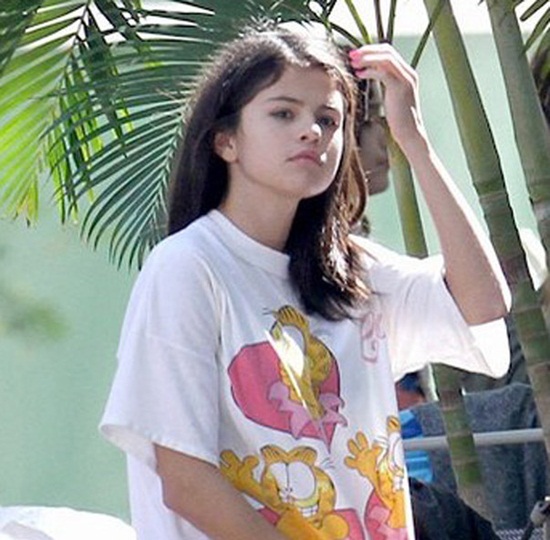 Selena Gomez Without Makeup 4