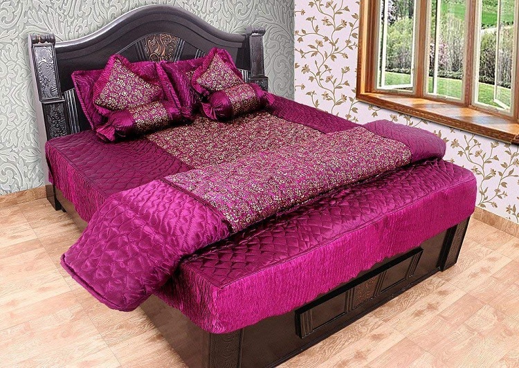 Awesome Red Bedsheet with Comforter
