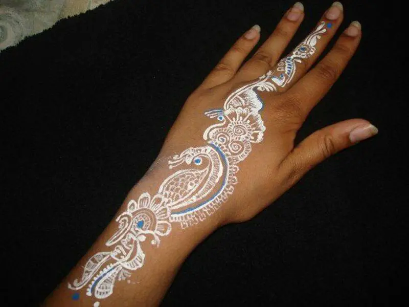 Everything You Need to Know Before You Dye Your Hair with Henna