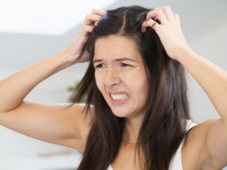 10 Best Home Remedies to Remove Dandruff!