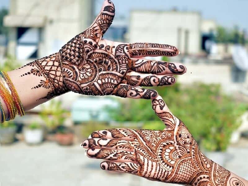 20 Striking One Side Mehndi Designs for BFFs of the Bride or Groom