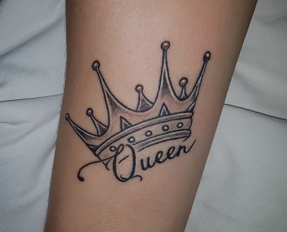 Discover 83+ women's crown tattoo designs latest - thtantai2