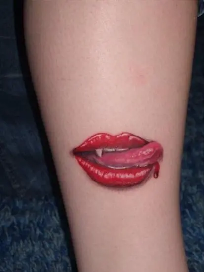 2 Lips Tattoo Designs