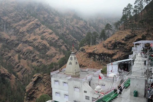 From the picturesque colina stations to snowfall clad mountains to some of the cleanest together with around xxx Best Tourist Places inwards Bharat with Details 2019