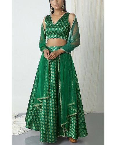 Brocade ghagra choli is a heavily woven stuff that creates the termination of raised operate Brocade Lehenga Choli – The Richness of This Fabric Will Ideal For Brides