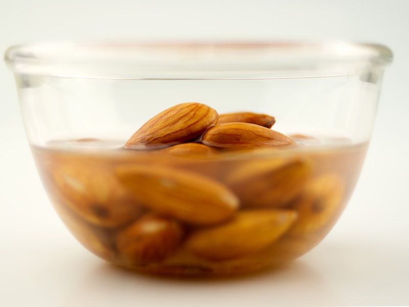 Benefits Of Soaked Almonds For Skin, Hair & Health