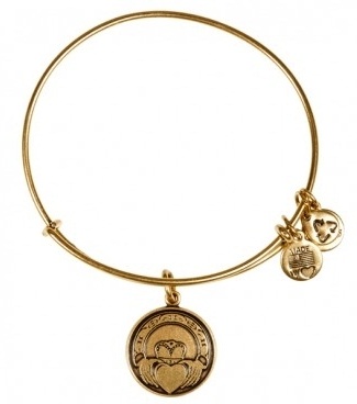 Claddagh Bangle in Gold