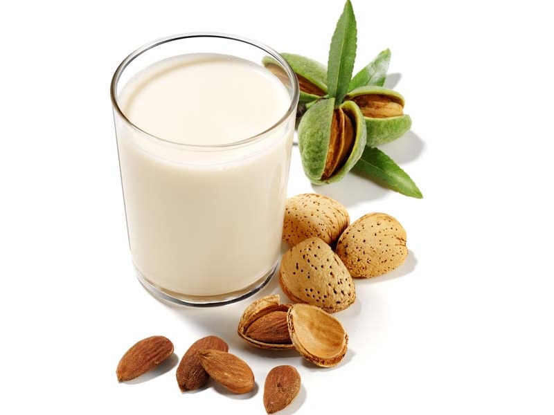 21 Science Proven Benefits Of Almond Milk for Skin, Hair & Health