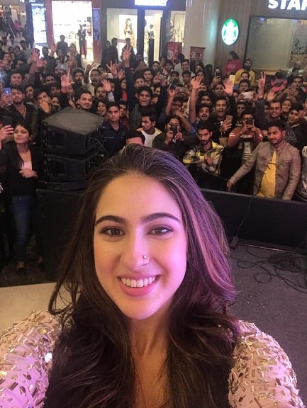 saif ali khan daughter Gol selfie