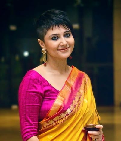 Easy hairstyles for short hair on saree