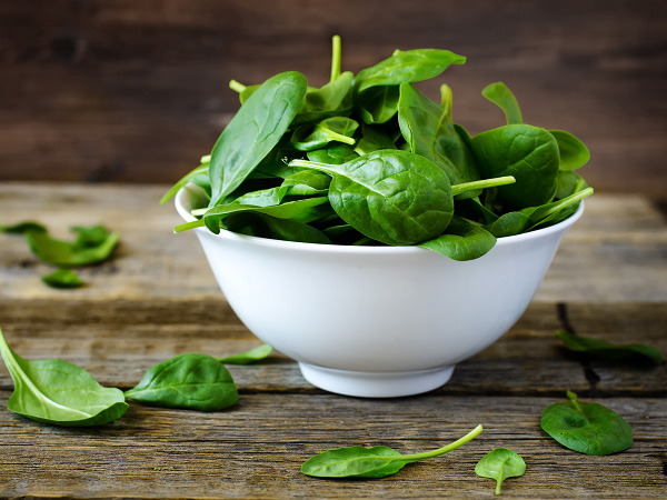 Spinach high in vitamin k