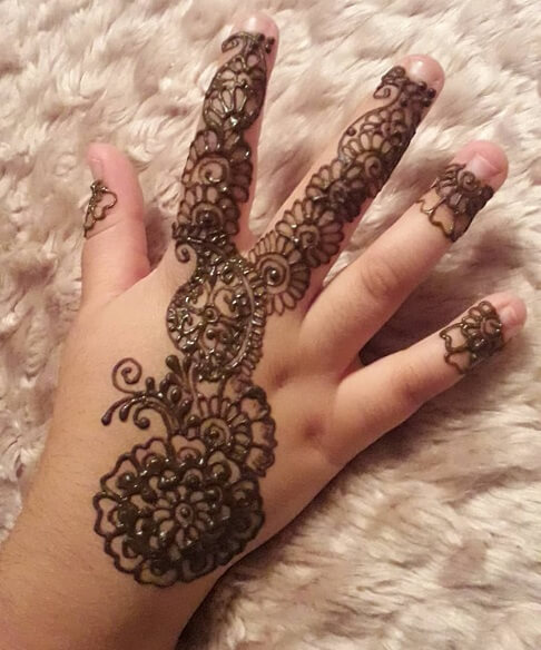 70 Minimal Henna Designs : Flower in Frame I Take You | Wedding Readings |  Wedding Ideas | Wedding Dresses | Wedding Theme