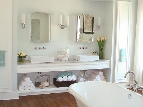 White And Bright Bathroom Decor