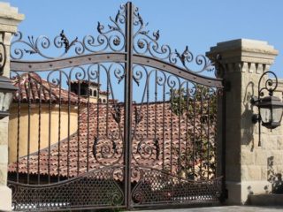 10 Beautiful Wrought Iron Gate Designs With Pictures