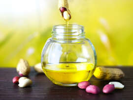 16 Best Peanut Oil Benefits (Mungfali Oil) For Health, Hair & Skin