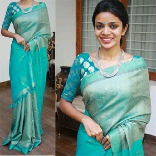 A beautiful borderless silk kanchivaram with Navy blue with contrast Rani  Pink pallu