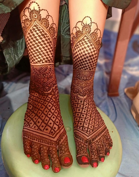Outstanding Wedding Leg Mehndi Design