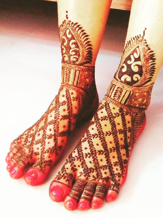 mehendi designs with small leaves