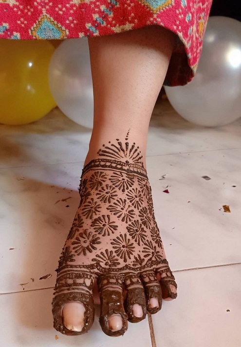 Beautiful mehndi design for feet | Simple and easy leg mehndi designs |  feet mehndi designs - YouTube