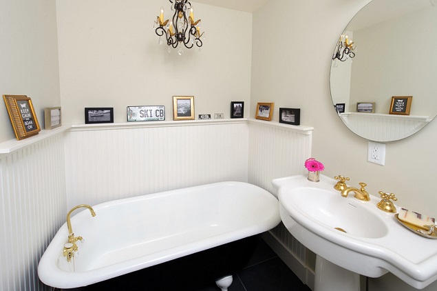 Chic Small Bathrooms