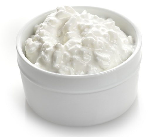 Cottage,cheese,in,a,white,bowl