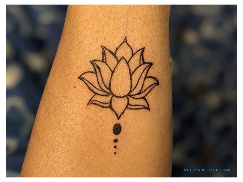 Lotus flower tattoo realistic 3D Lotus Tattoo best lotus tattoo   Tatouage fleur Tatouage Fleur de lotus
