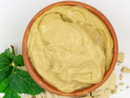 35 Amazing Multani Mitti Benefits For Face, Skin and Hair