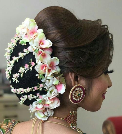 15 trending gajra hairstyles that we spotted on real brides! | Real Wedding  Stories | Wedding Blog