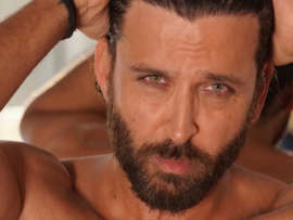 9 Pictures of Hrithik Roshan With and Without Makeup!