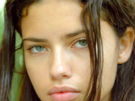 9 Pictures Of Adriana Lima Without Makeup!