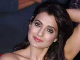 10 Pictures of Amisha Patel without Makeup!