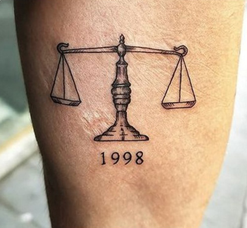 Aggregate 82+ old fashioned weighing scales tattoo super hot - thtantai2