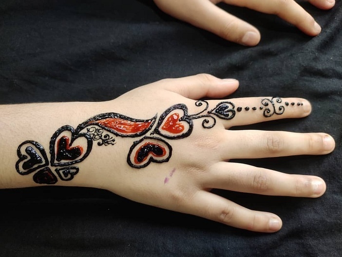 10 Trendy Heart Shaped Mehndi Designs for Every Occasion