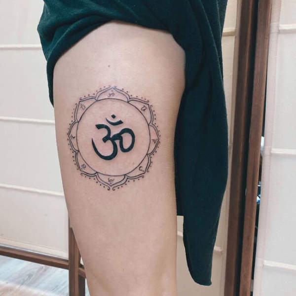 The Canvas Arts Men's and Women's Temporary Om Tattoo Waterproof For Wrist,  Arm, Hand Tattoo (60x105 mm) : Amazon.in: Beauty