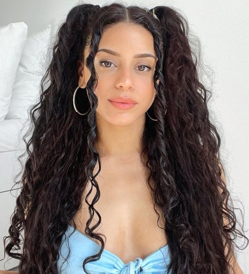 High Ponytail with Long Curly Hair