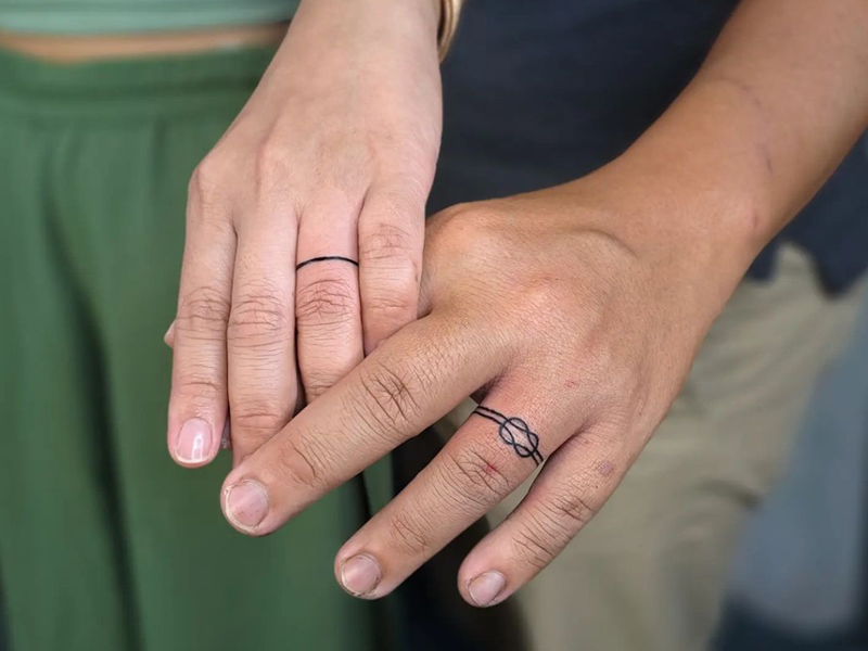 Anoniem kruipen Regelen 9 Wedding Ring Tattoo Design Ideas for Men and Women
