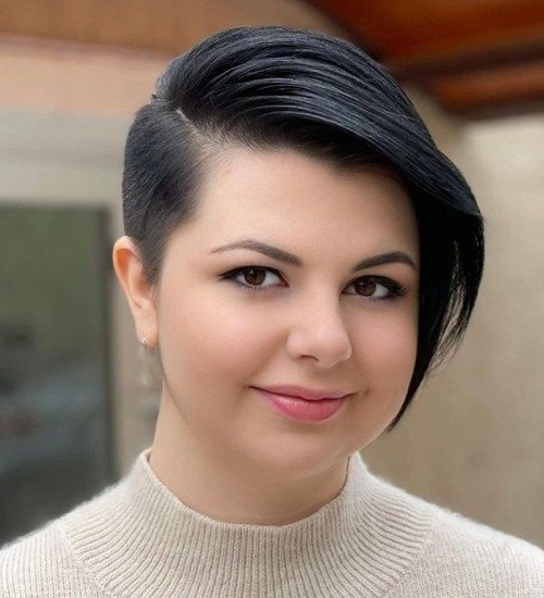 Side Swept Short Haircut for Round Face Woman