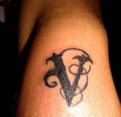 V letter Tattoo | Tattoo lettering, V letter tattoo, Tattoos-cheohanoi.vn