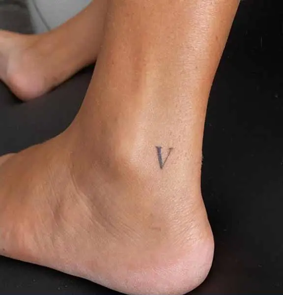 E8 how to make different types of V letter tattoo designs  YouTube