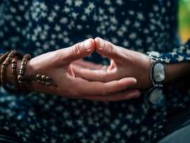 What is Dhyana Mudra (Gesture of Meditation) Steps and Benefits