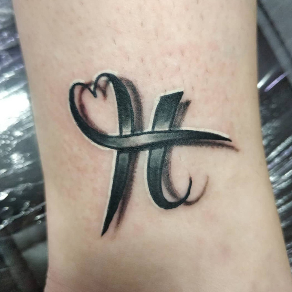 H Tattoo With 3d Effect