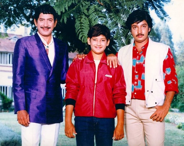 Mahesh With His Father And Brother