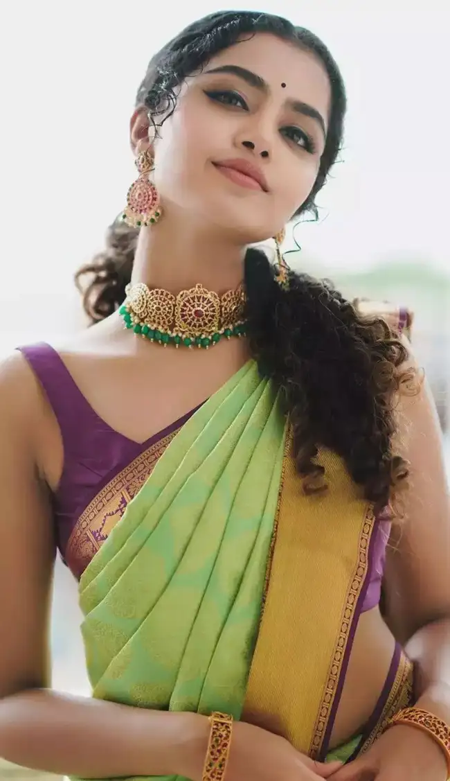 Mallu Aunty, Mollywood Actress Anupama Parameswaran Mallu Aunty Hot