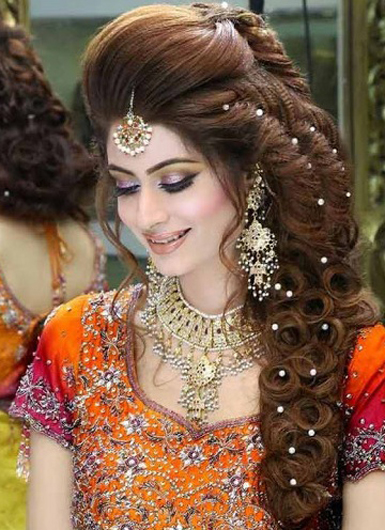 15 Trending Bridal Hairstyles For Mehndi Ceremony