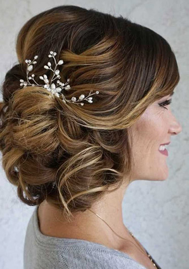 15 Beautiful Hairstyles For Mother Of The Bride 2021