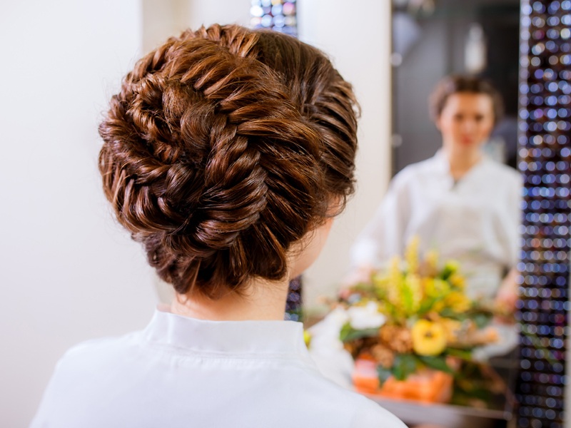 Top 15 Mother Of The Bride Hairstyles 2021