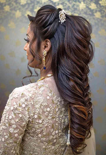 10 Best Hairstyles for Bride on Her Mehndi Ceremony 2023